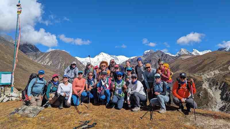 Group photo on the way to Gokyo